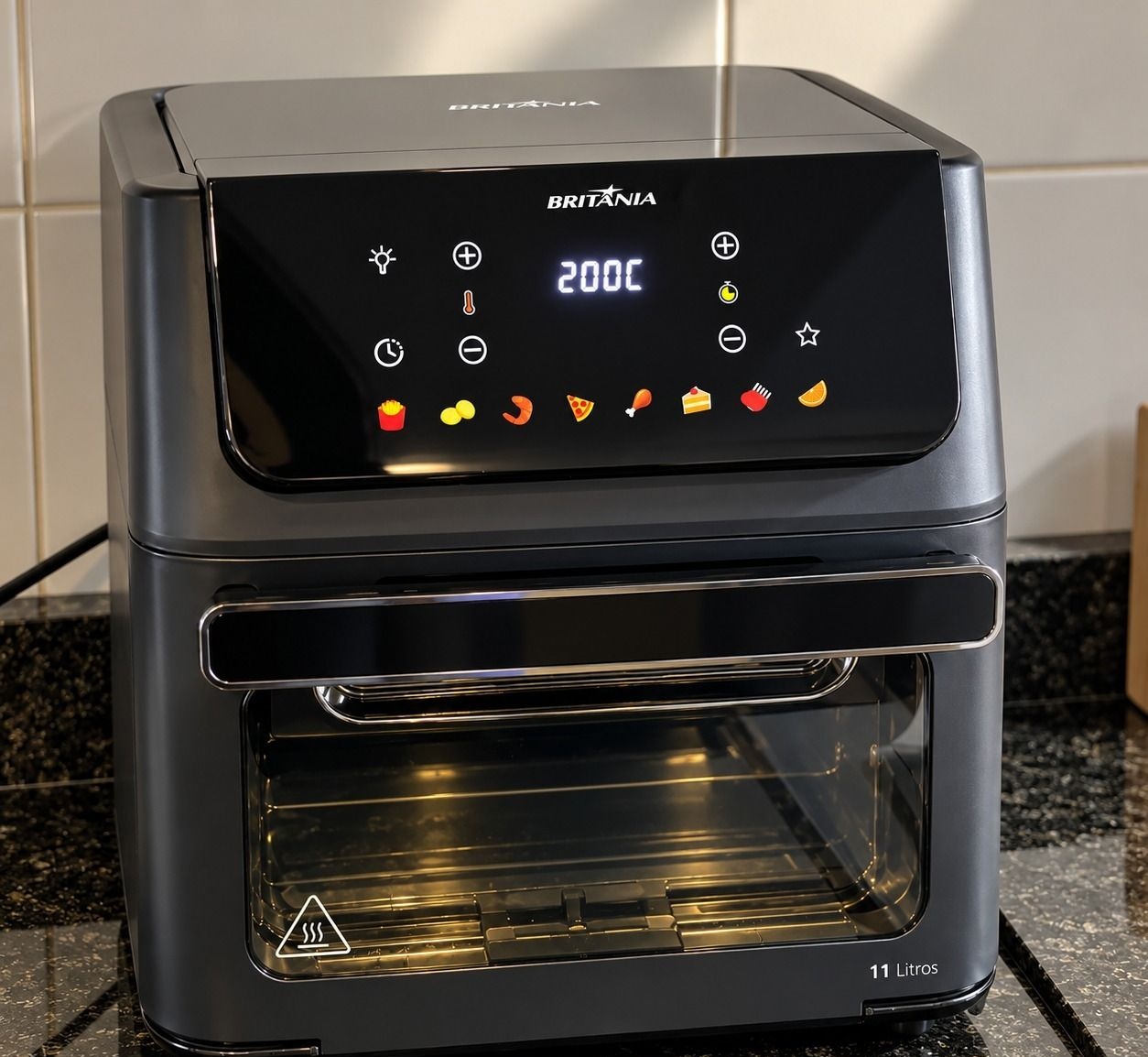 Air Fryer Oven Britânia 11L 1800W 8 Funções Painel Digital 127V