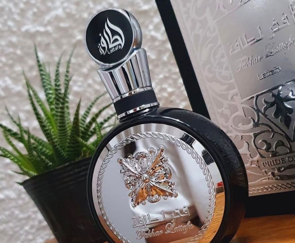 Perfume Árabe Fakhar Black Eau De Parfum 100mL