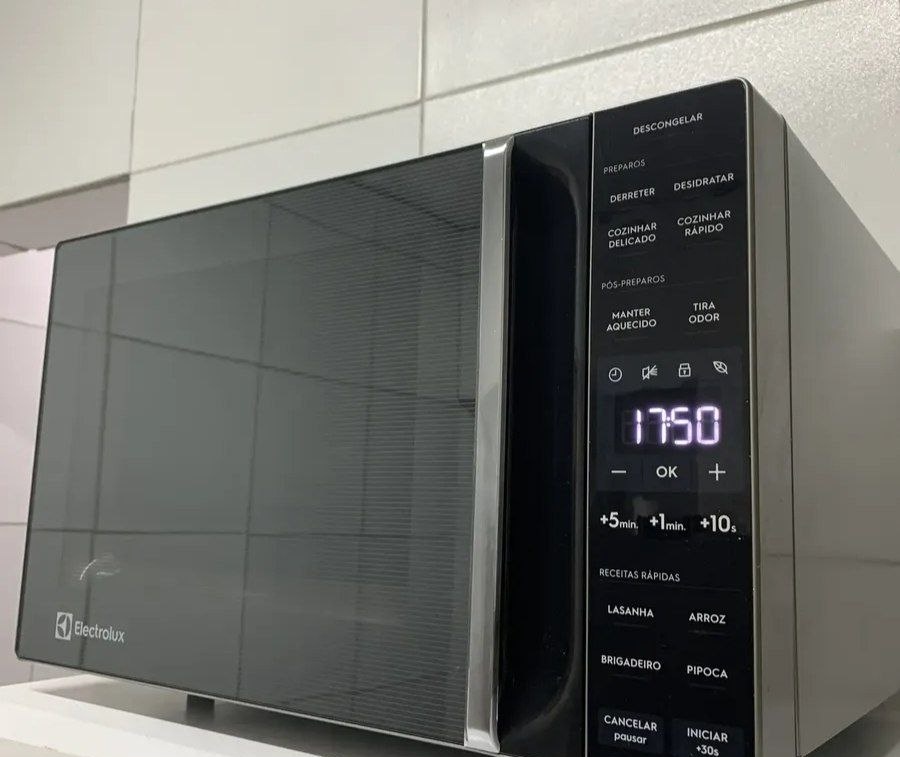 Micro-ondas Electrolux Prata 23L Efficient ME23S 127V