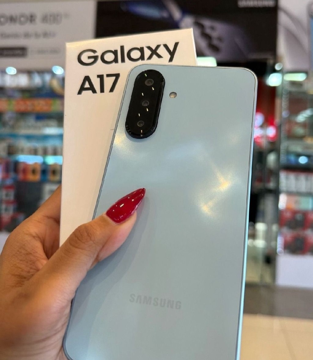 Samsung Galaxy A17 128GB  4GB RAM  Câmera 50MP  Tela 6,7  NFC  IP54  Preto