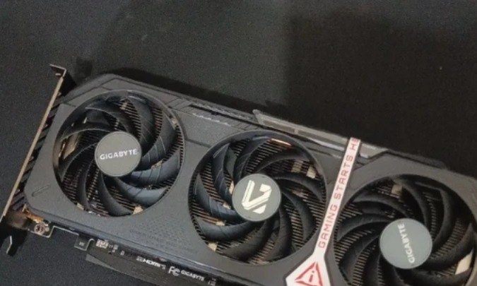 Placa de Vídeo Gigabyte Radeon RX 9050 Gaming OC 8GB GDDR6