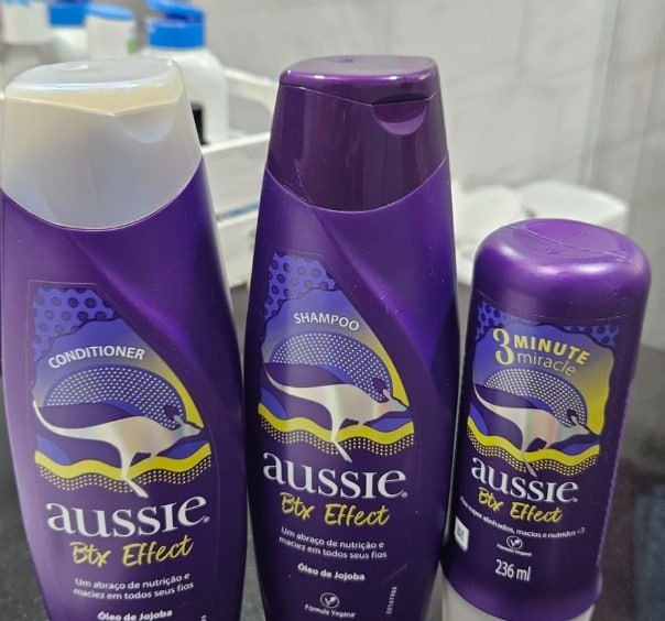 Kit Aussie Mega Moist Super Hidratação Shampoo 360ml  Condicionador 360ml  3 Minutos Milagrosos 236ml