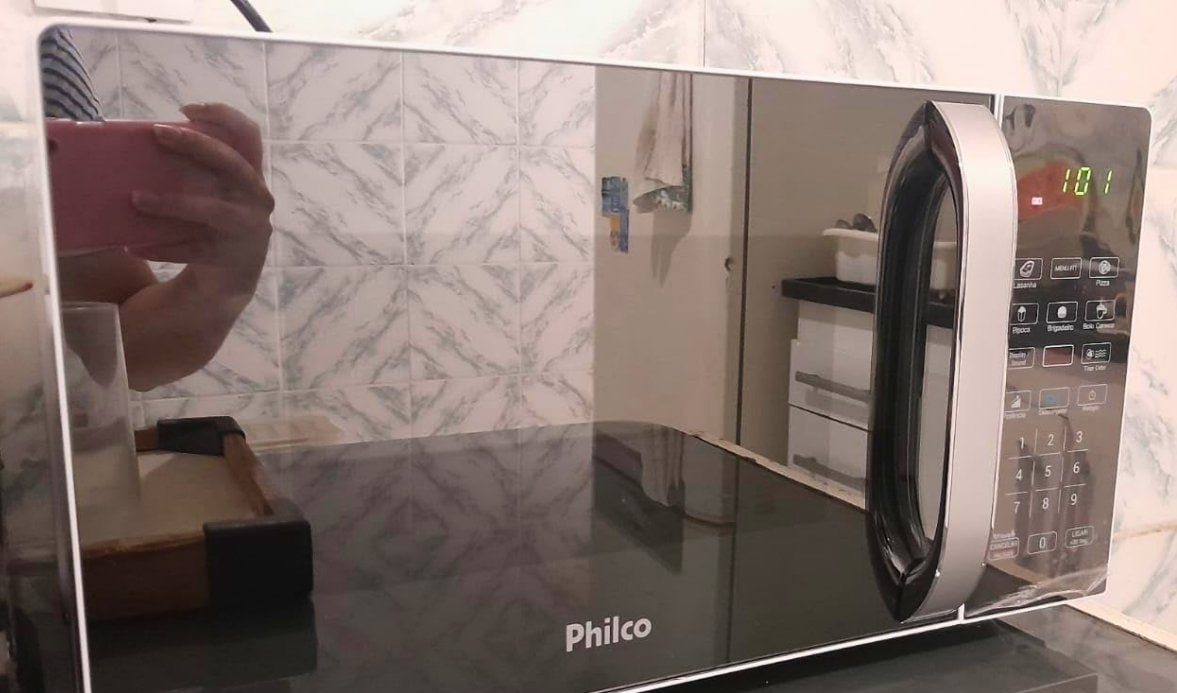 Micro-ondas Espelhado Philco 20L 1100W 110v