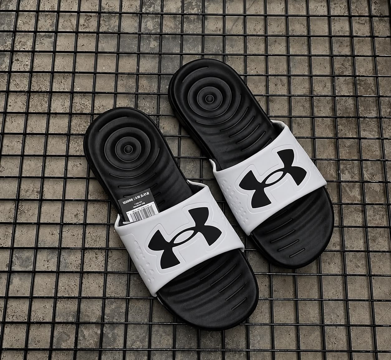 Chinelo Under Armour Core 2