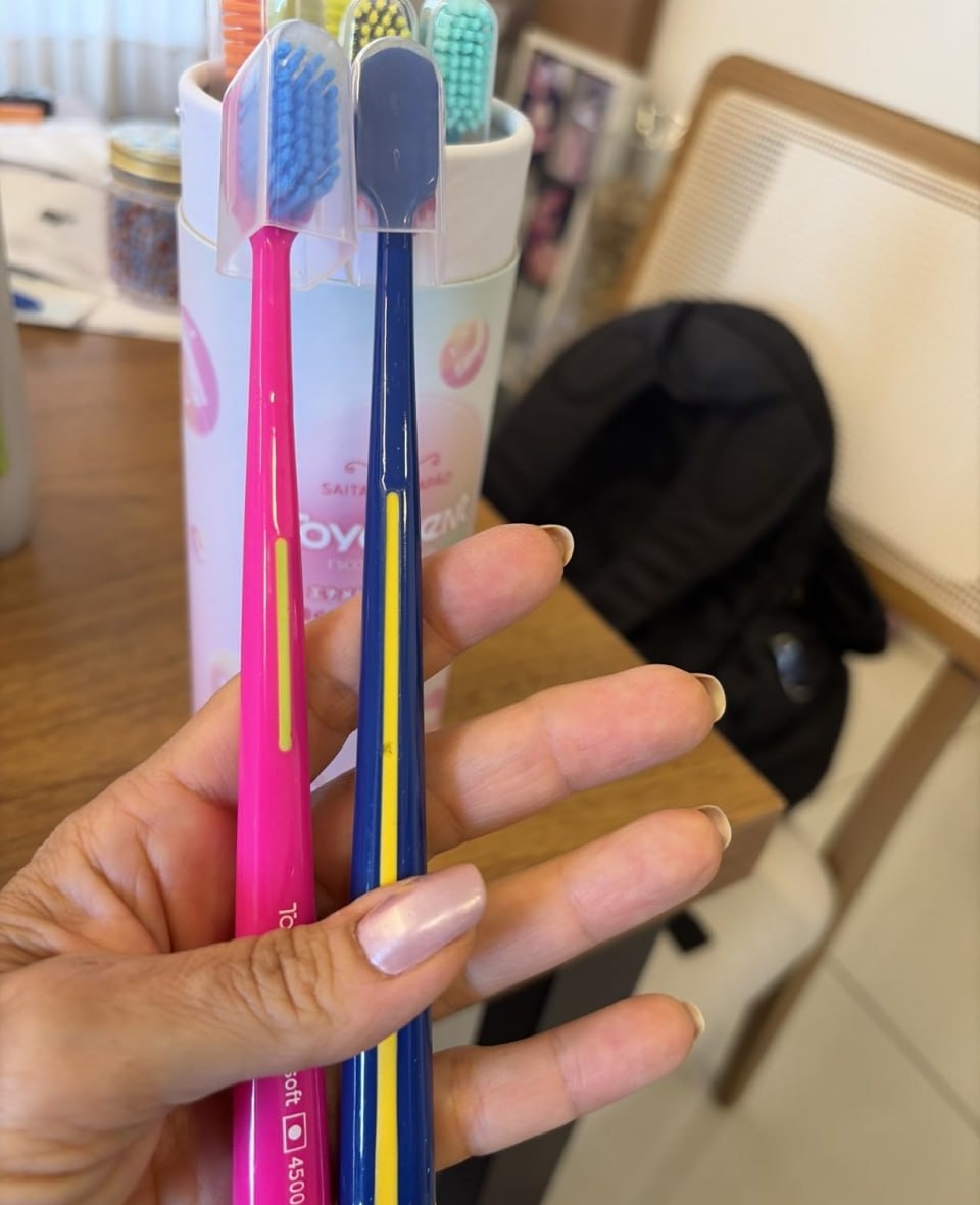6 un. Escova Dental Toyadent Macias c tampa Protetora