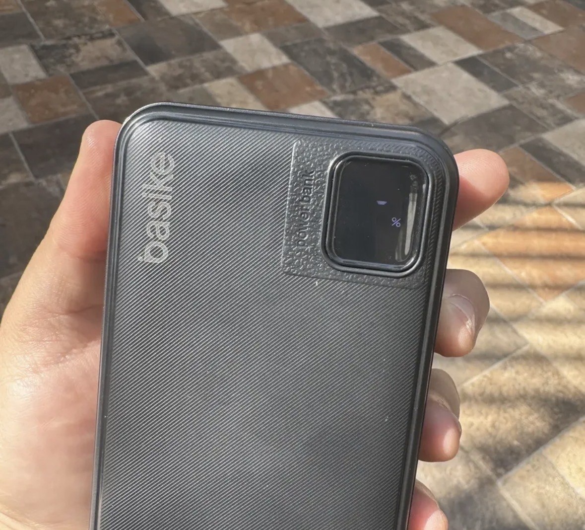 Power Bank Basike 30.000mAh Portátil, Carregamento Rápido 22.5W, com Cabos Embutidos e Display LED para iPhone e Samsung