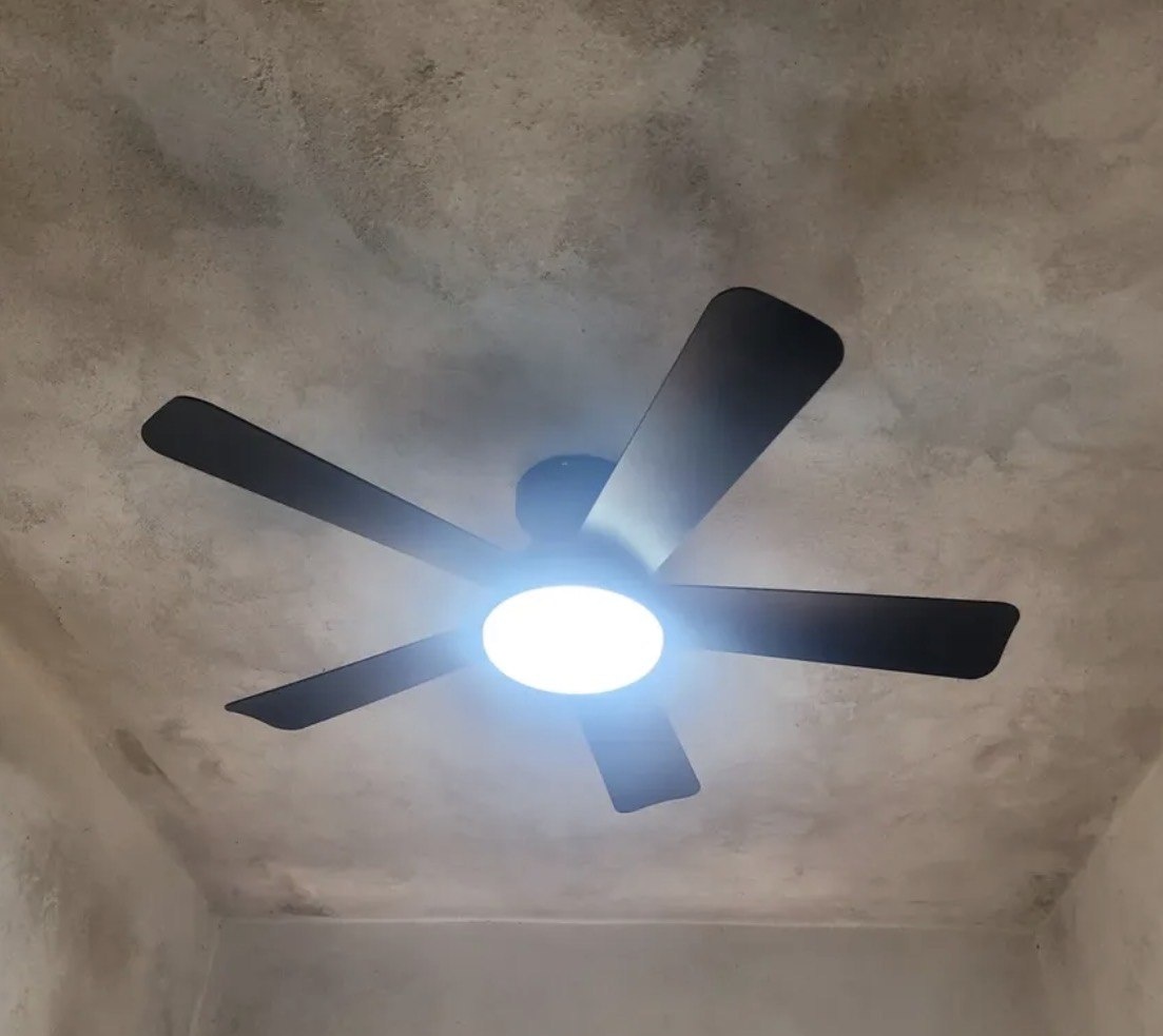 Ventilador de Teto 42 Com Luz LED, 5 Pás, Motor Silencioso e Controle Remoto Para Sala ou Quarto