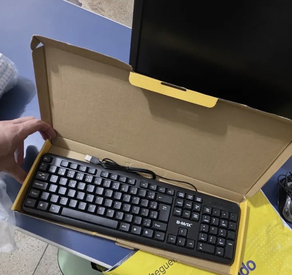 Teclado USB Com Fio B-Max BM-T02 ABNT2 Silencioso Ergonômico Preto