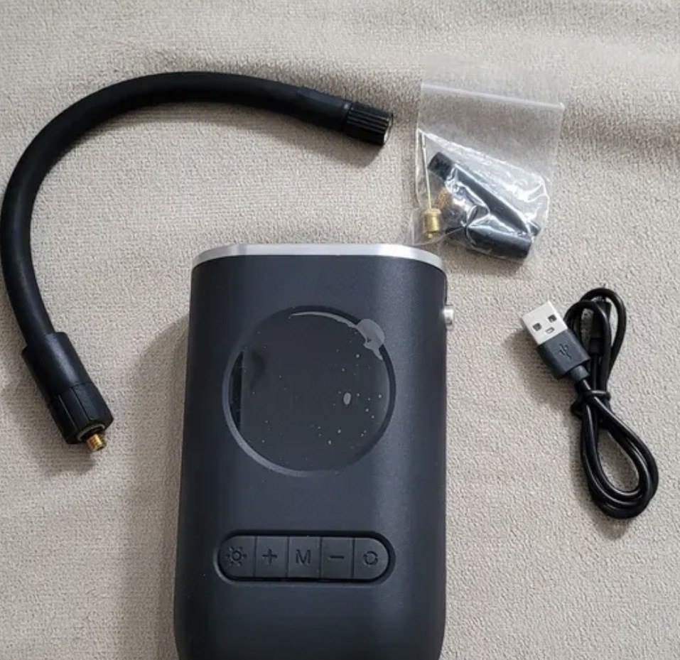 Bomba de Ar Elétrica Portátil BG Para Carro, Moto e Bicicleta Com Calibrador Pneu Automotiva