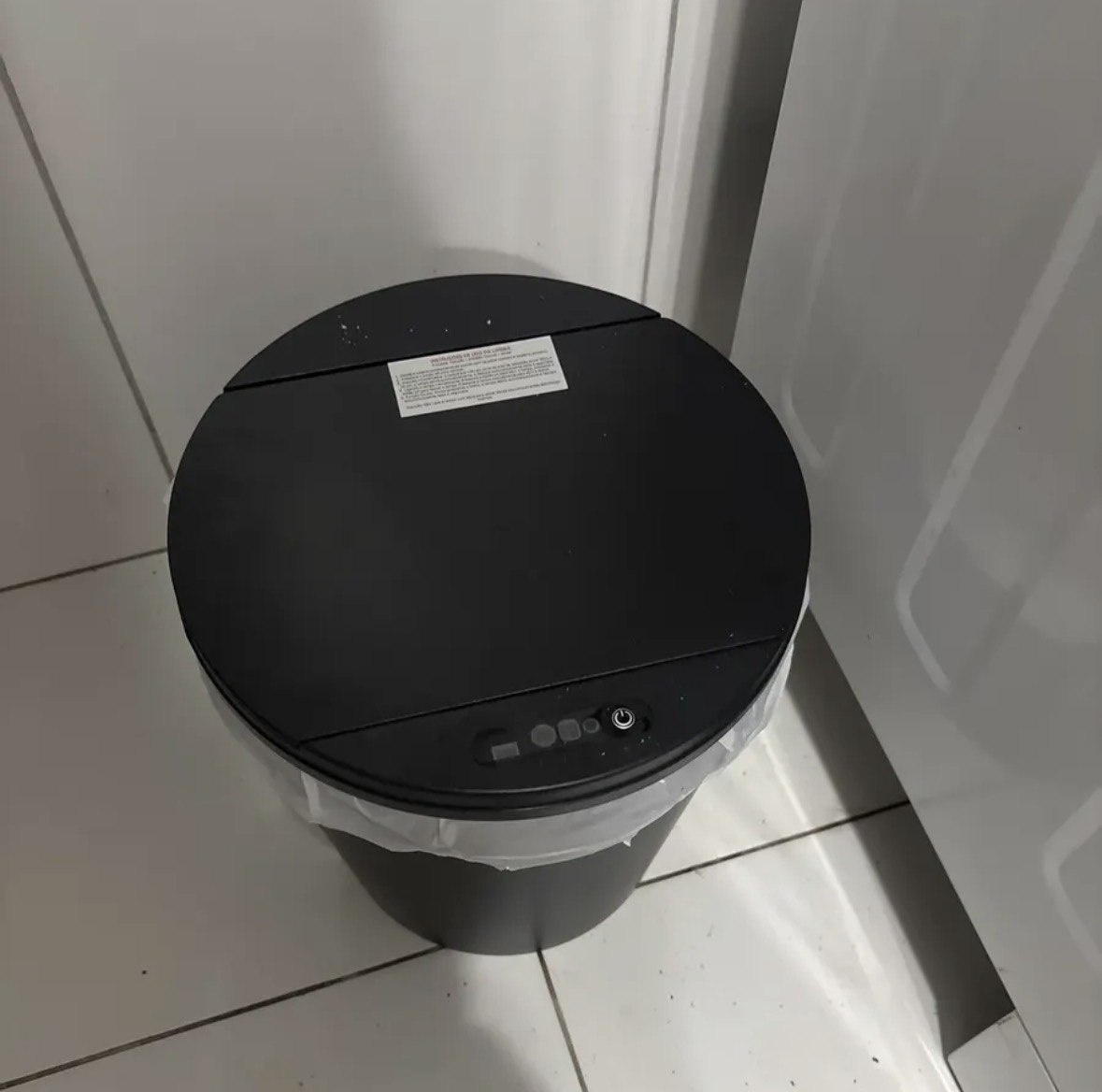 Lixeira Inteligente Sensor Automático 18 Litros Redonda Preta Tampa Touchless Recarregável USB Anti Odor Ideal para Cozinha Banheiro