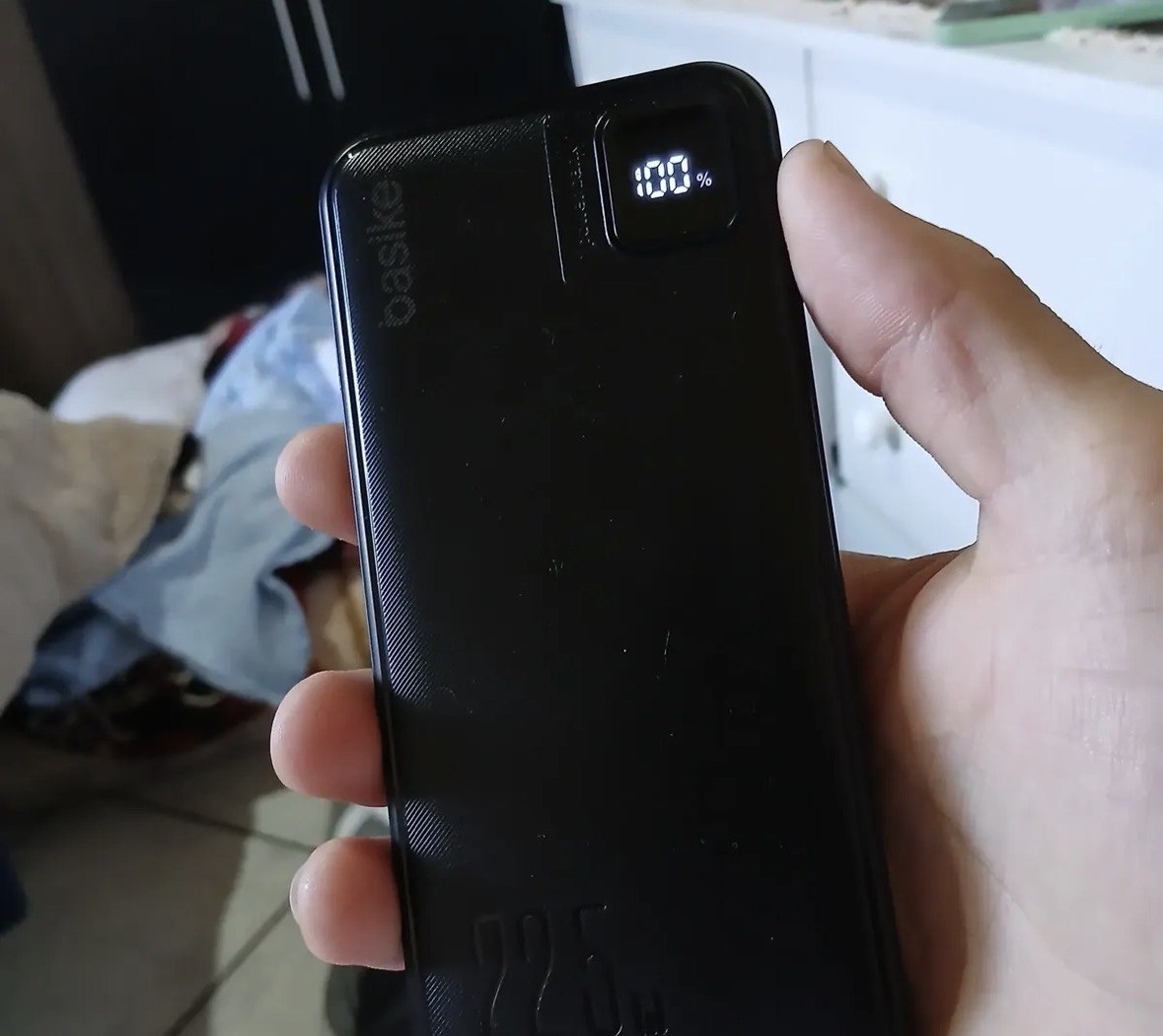 Power Bank Basike 30.000mAh Portátil, Carregamento Rápido 22.5W, com Cabos Embutidos e Display LED para iPhone e Samsung