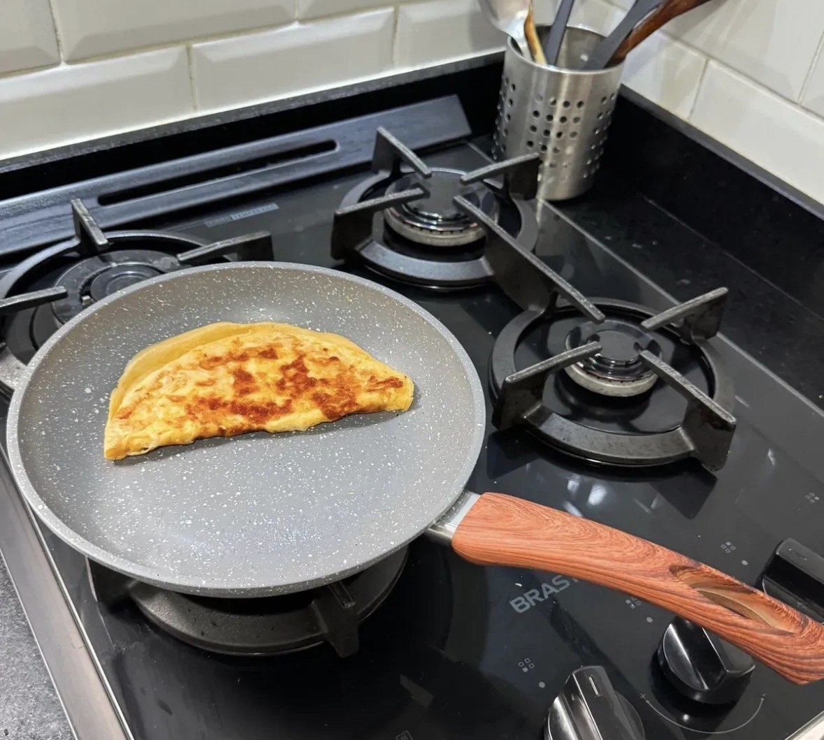 Frigideira Cerâmica 24cm Grande Premium Antiaderente Fogão Cooktop Gás Elétrico Indução Fundo Triplo Frita sem Óleo Cozinha Profissional Cabo de Baquelite Soft Touch Antitérmico VYROX