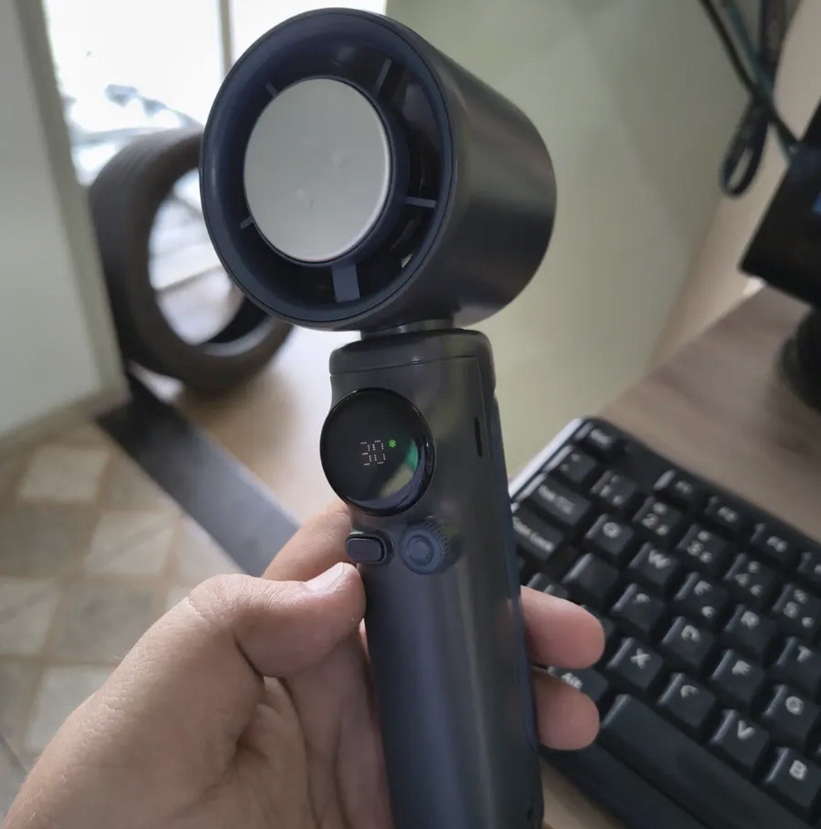 Mini Ventilador de Mão Portátil Recarregável USB com Resfriamento de Gelo 10W Alta Potência Turbo Silencioso para Verão 6000mAhPreto