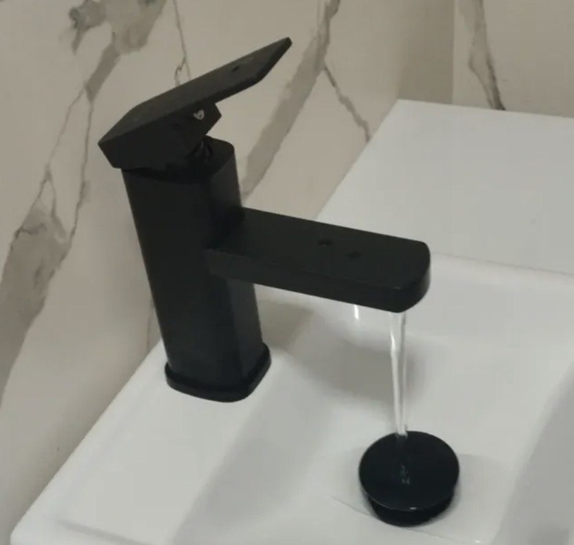 Torneira para Lavatório Monocomando Preta Fosca de ABS com Arejador