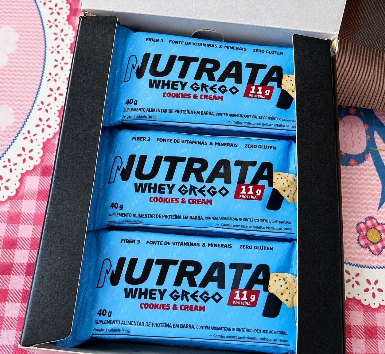 Display 12 Unidades Barra Whey Grego Nutrata 40g Beijinho