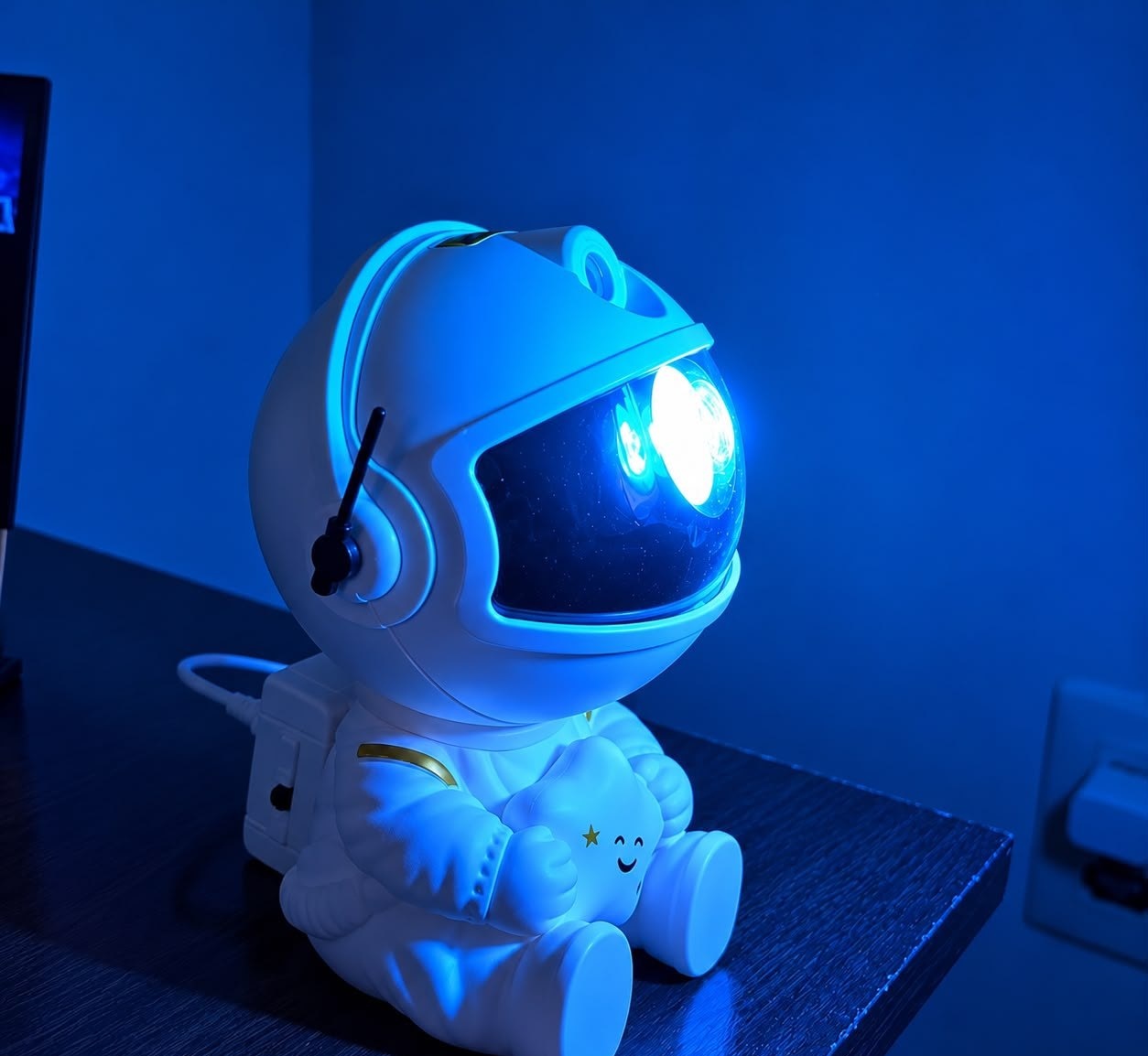 Mini Astronauta Projetor Estrelas Galáxia Luminária Noturna