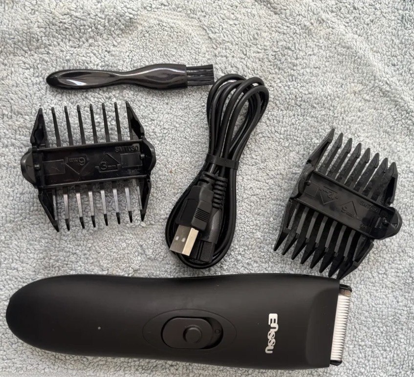 Enssu Aparador De Pelos Corporais Para Homens Cor Preto