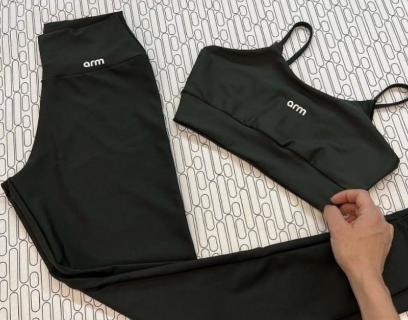 Conjunto Feminino Fitness Top e Legging Bolso Lateral Arm 2 Cores