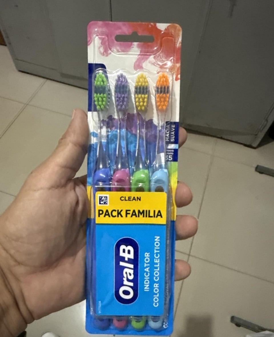 Oral-B 04 un. Escova de Dente Clean Indicator